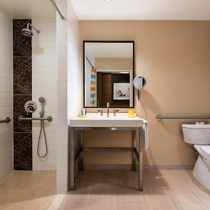 Chambre Accessible aux Personnes à Mobilité Réduite de Luxe Lit King-Size