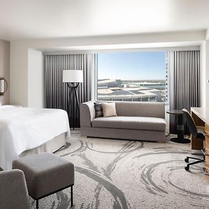 Deluxe King Room City View
